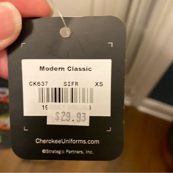 New Cherokee Modern Classic v-neck Grey Animals Extra Small XS women scrub top - Picture 8 of 10